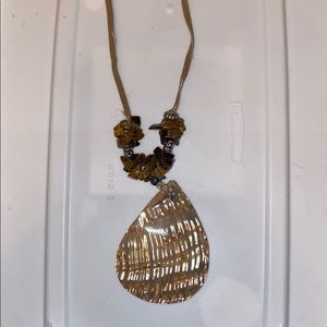 Shell necklace with leather chain